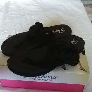 Sketchers Yoga foam sandals sz7